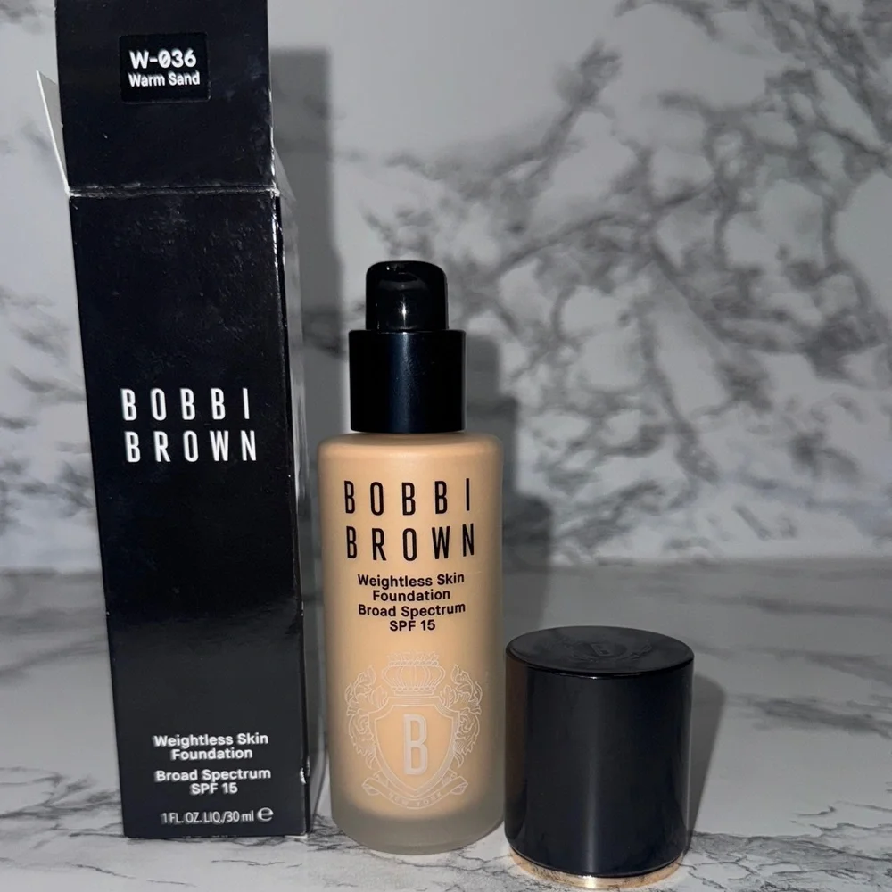 NWT Bobbi Brown weightless foundation: W-036 Warm Sand Never used Still in box